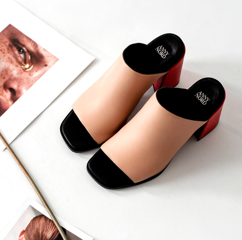 Mule in trendy color blocking combination and a flared heel from Swedish shoe brand ANNY NORD.
