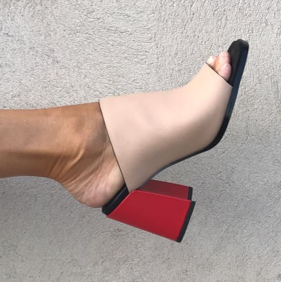 Mule in trendy color blocking combination and a flared heel from Swedish shoe brand ANNY NORD.